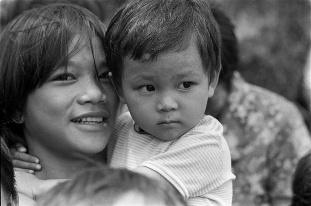 Två vietnamesiska barn.